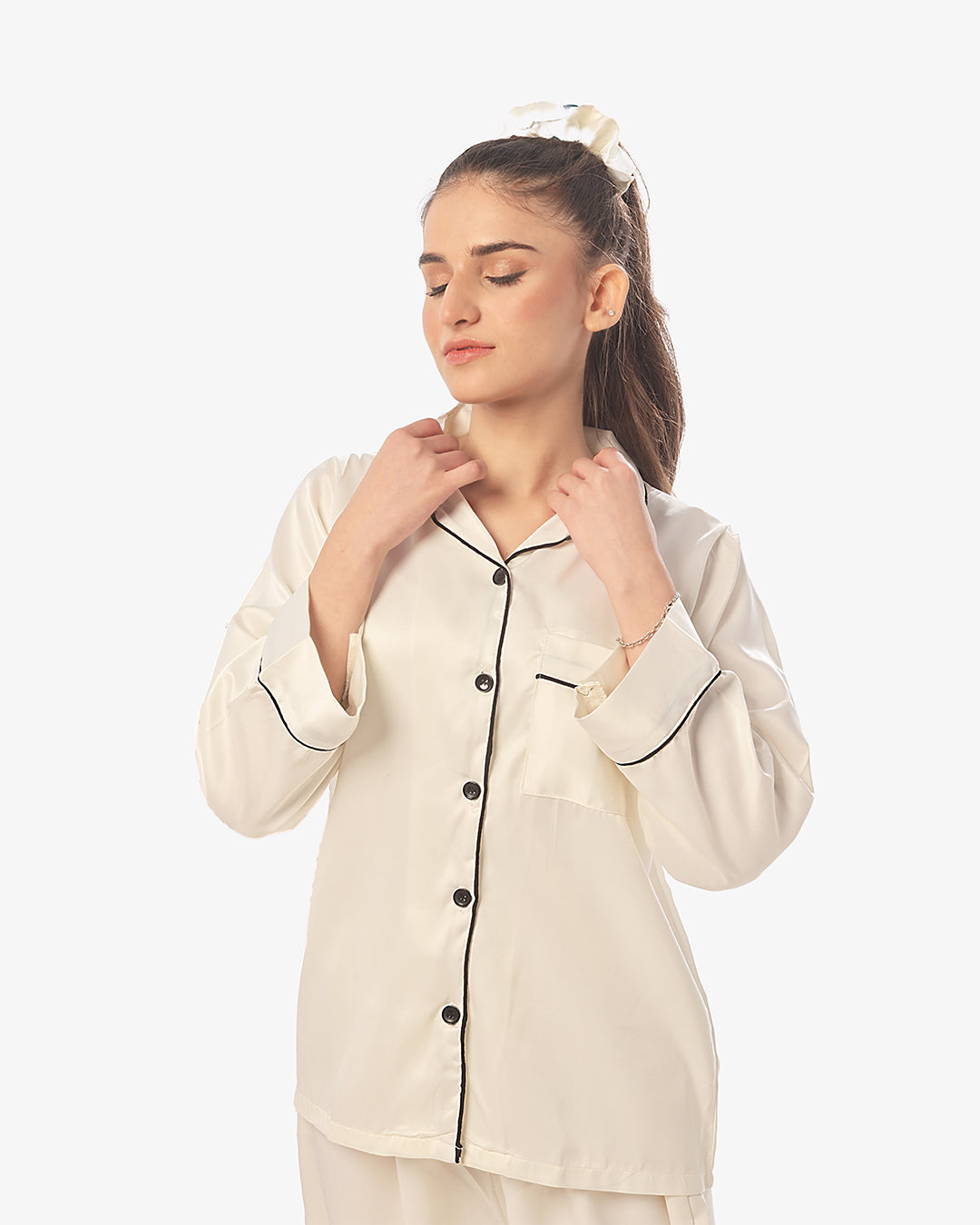 Sajiero Silk Pajama Suit with Scrunchie - Pearl